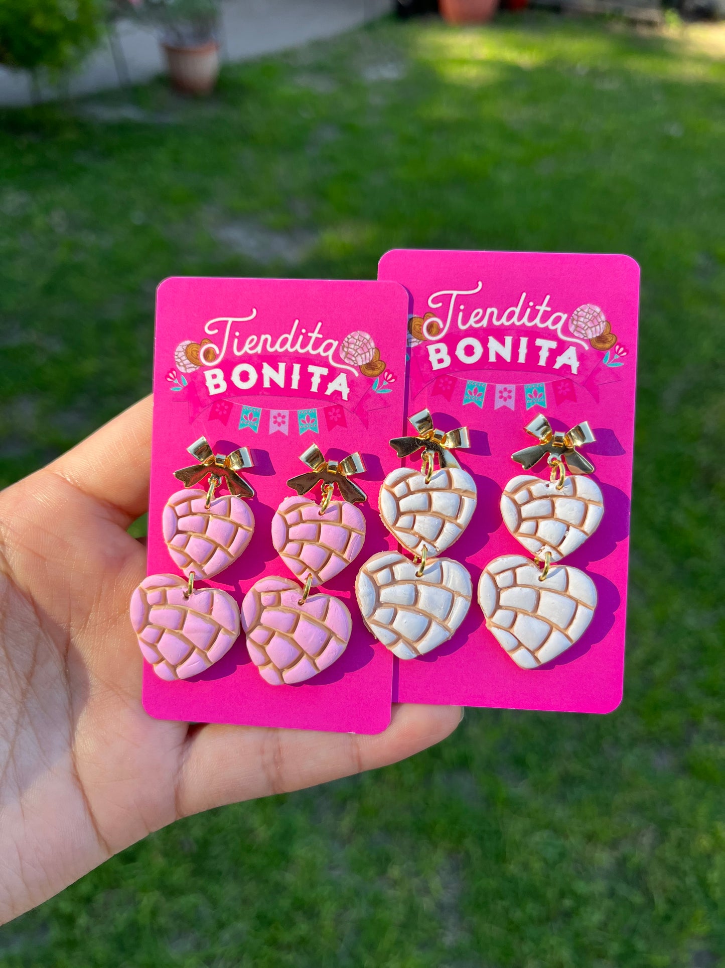 Corazon concha earrings