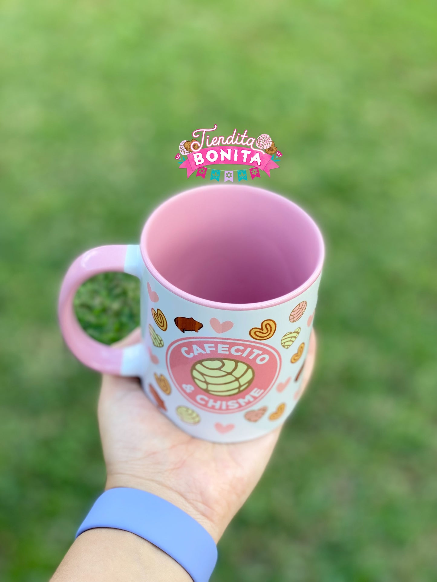 Cafecito & chisme mug