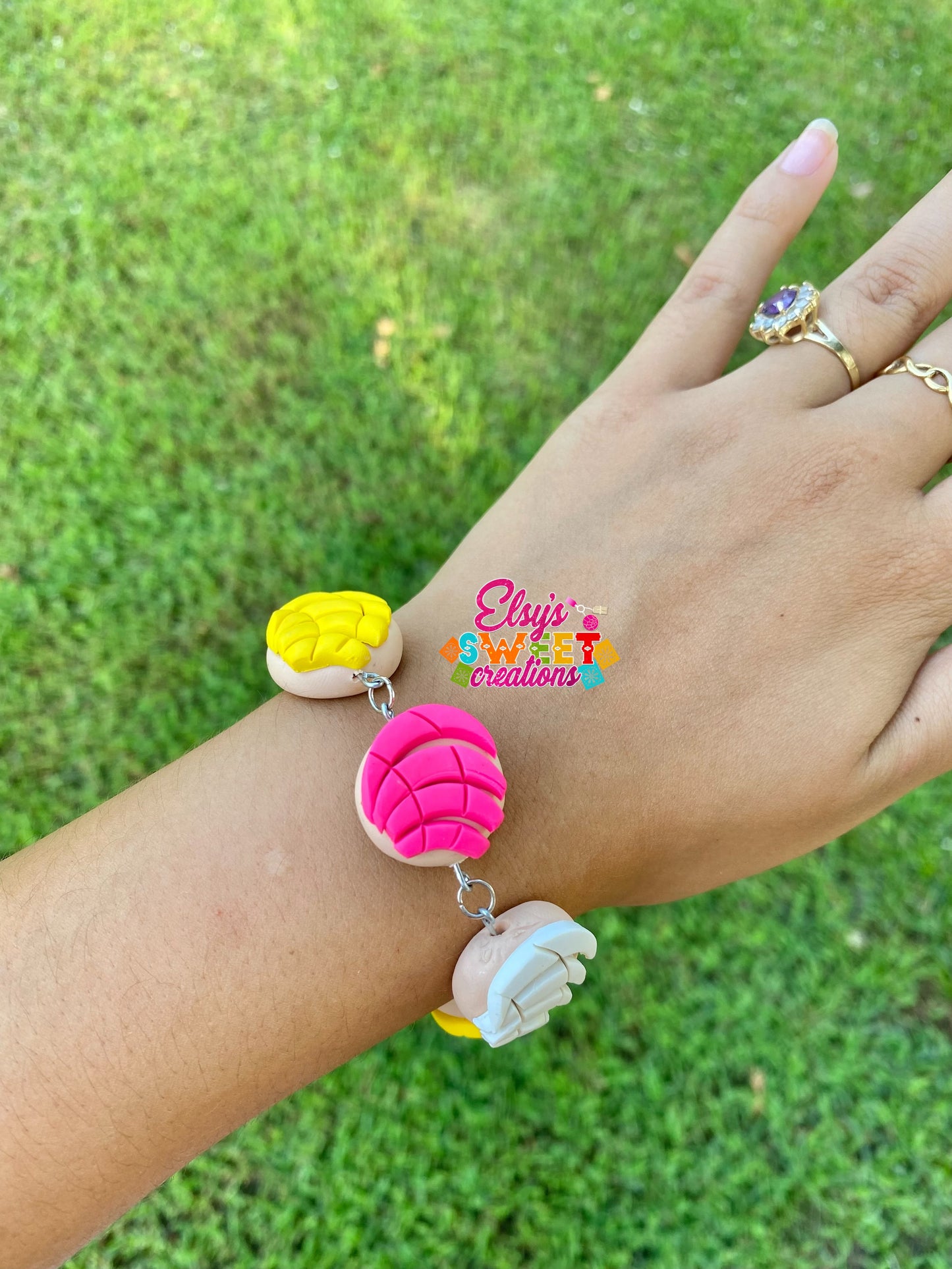 Concha bracelets