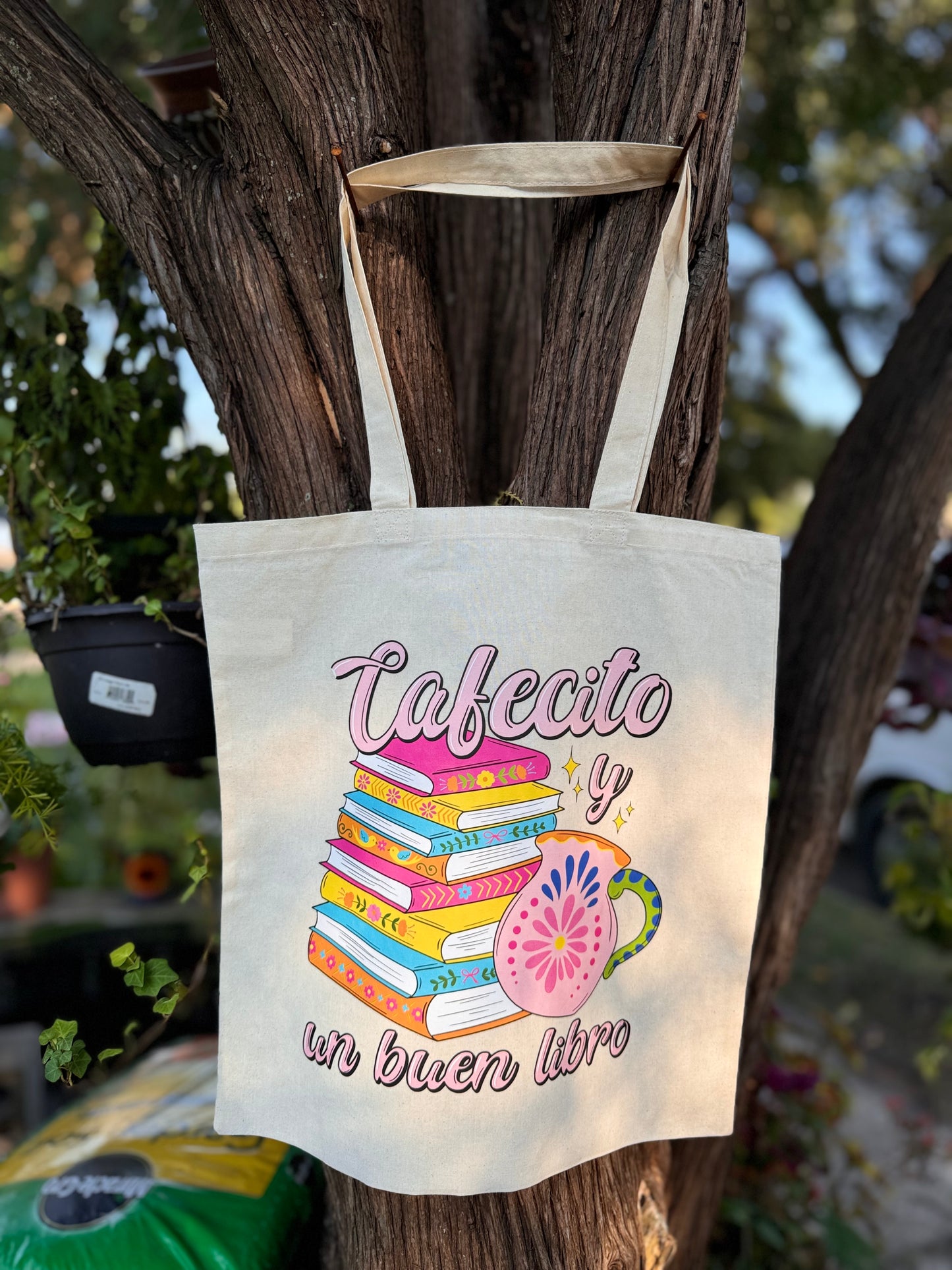 Cafecito y libro tote bag