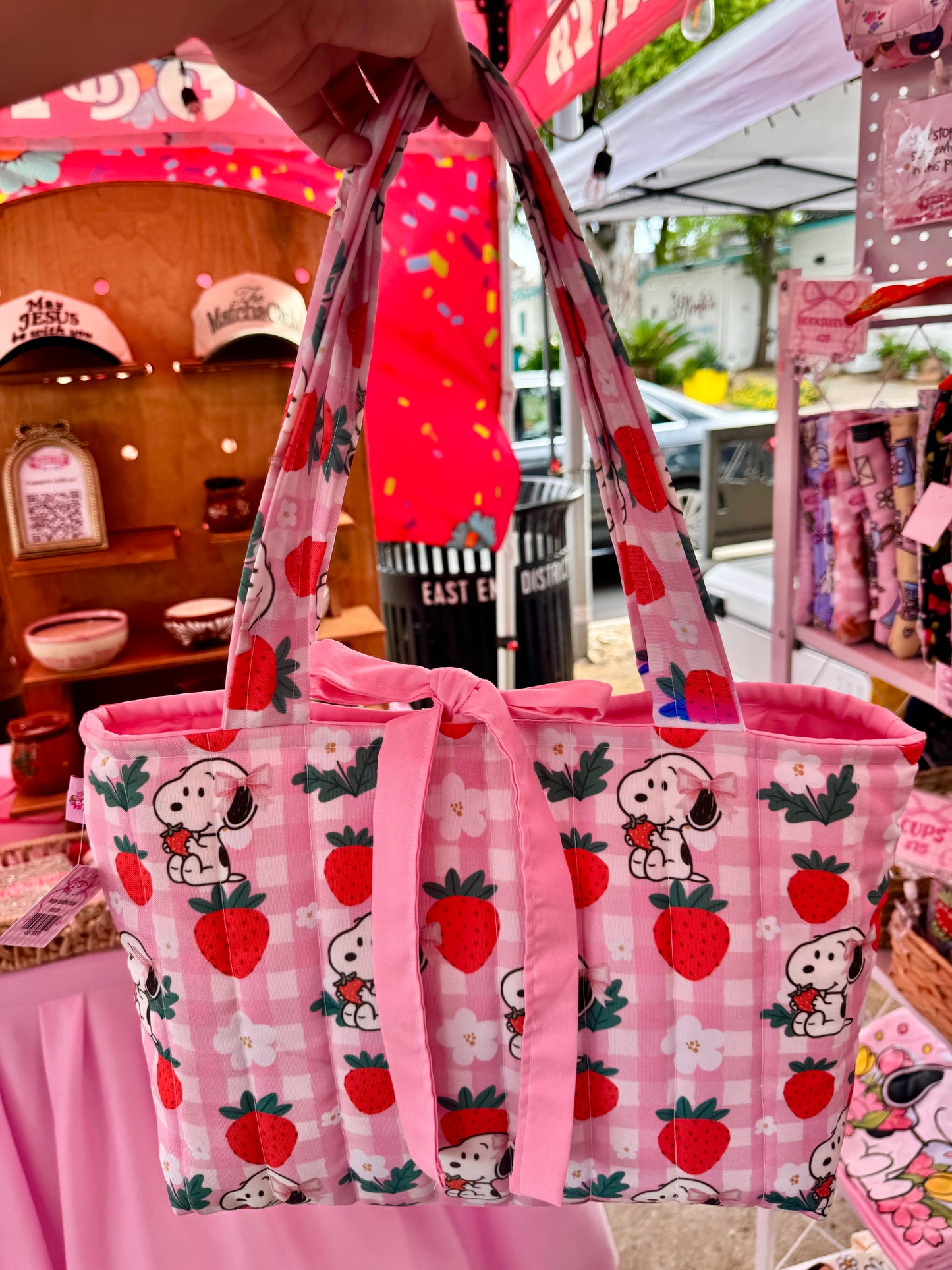 Snoopy strawberry tote
