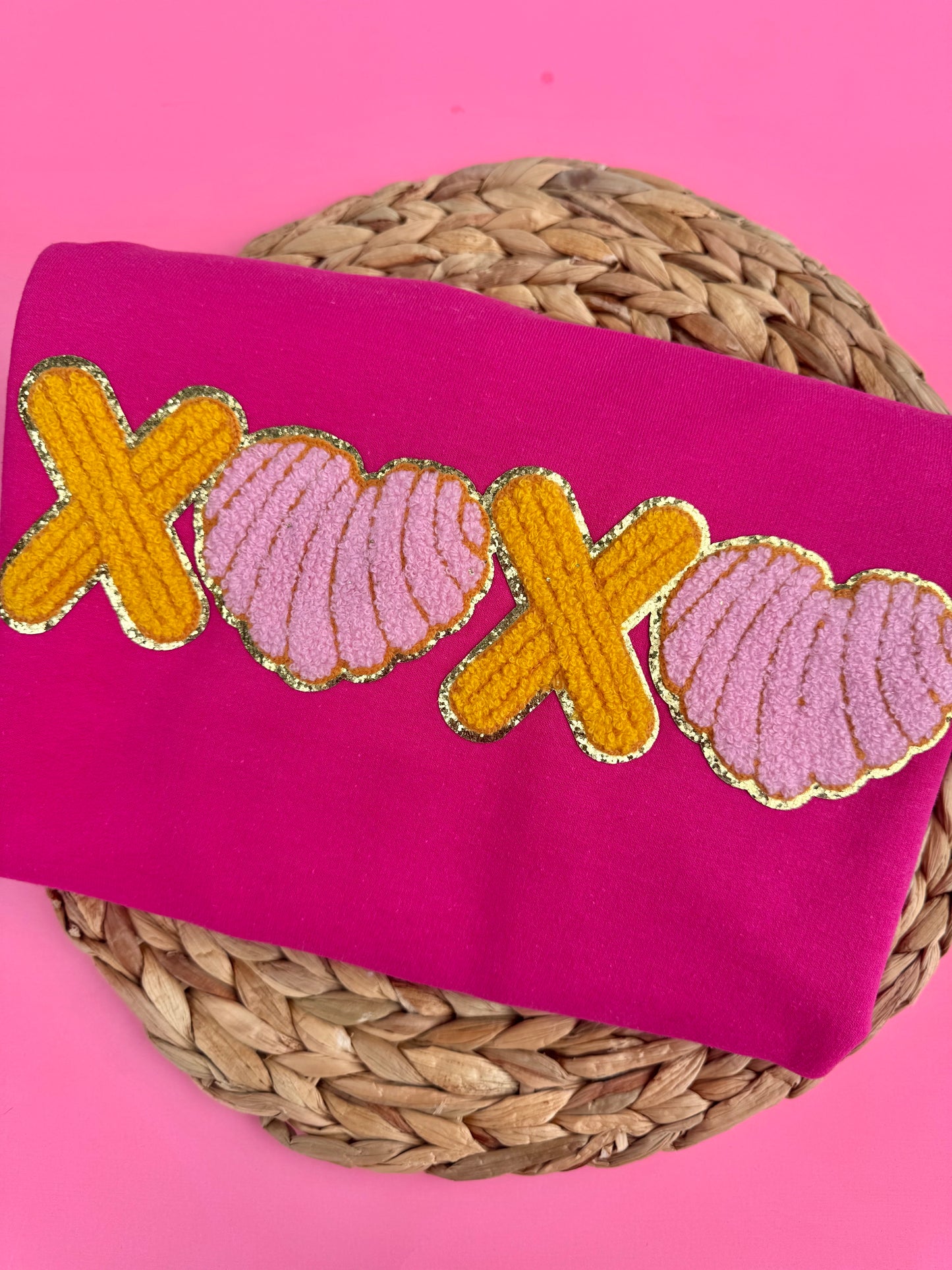 XOXO (churro y conchas ) crewneck